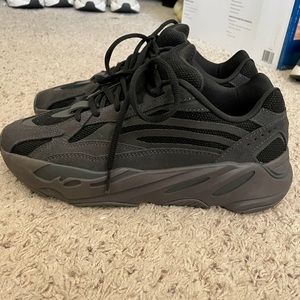 YEEZY BOOST 700 VANTA